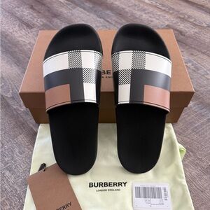 Auth Burberry Black, White, and Brown Men’s Slides size 43, US size 9.5/10